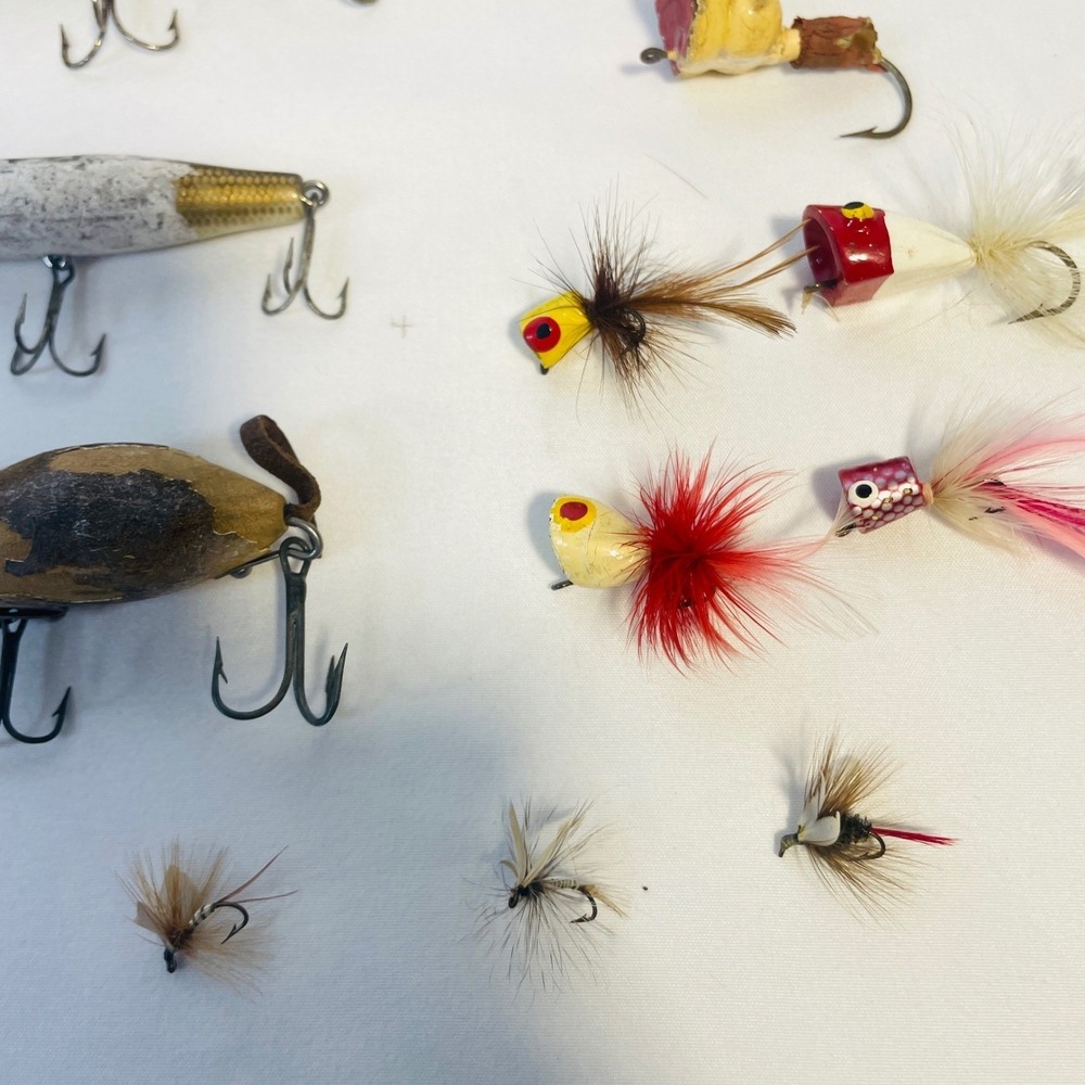 Vintage Fishing Tackle Lot Hawthorne Casting Line Wooden Lures Mouse Popper Tin - Picture 14 of 16